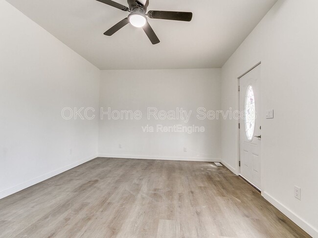 Building Photo - 1812 W Noble Ave