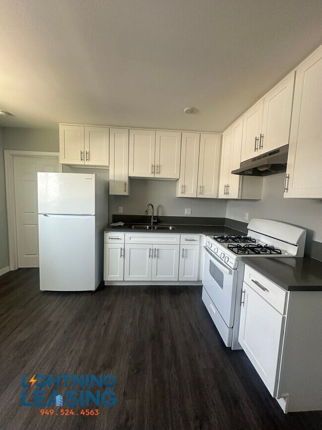 Building Photo - 5859 1/2 West Blvd-5859 1/2D