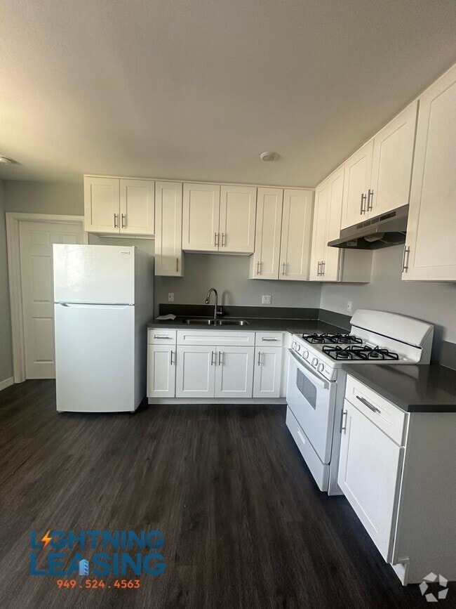 Building Photo - 5859 1/2 West Blvd-5859 1/2D