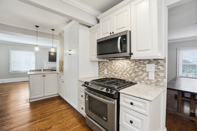 Building Photo - Historic Wesley Heights Home | Walkable to Uptown | 2 Primary Suites