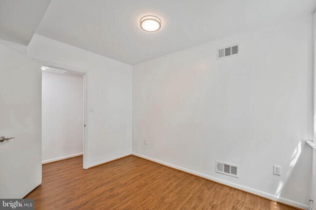 Building Photo - 12883 Cara Dr