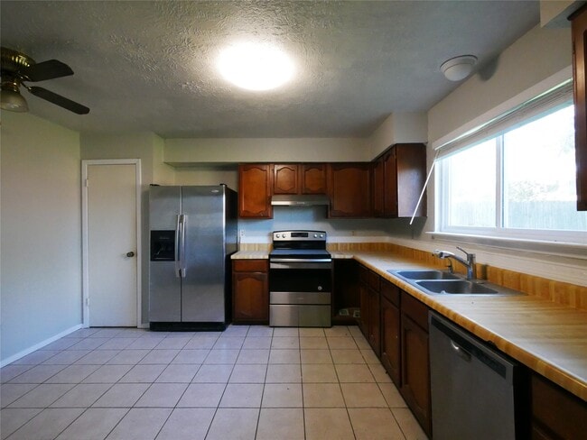 Building Photo - 16327 Quail Echo Dr
