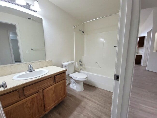 Building Photo - Spacious Rambler in West Richland