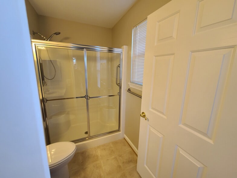 Primary Bathroom - 902 Parade Ln