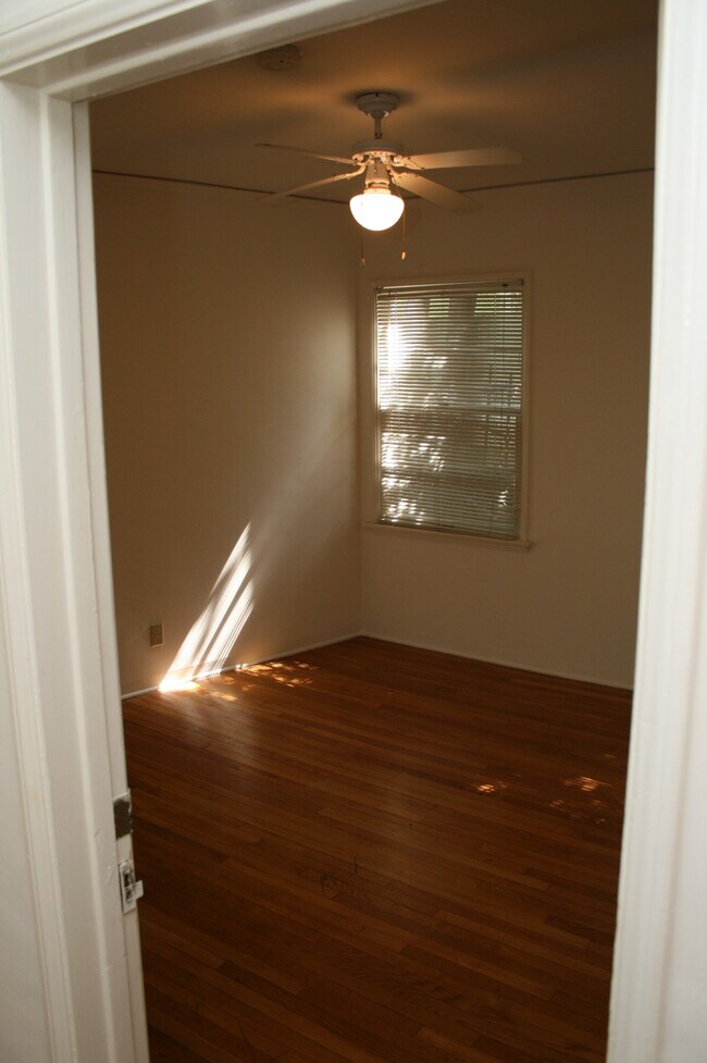 Building Photo - 870 N Occidental Blvd