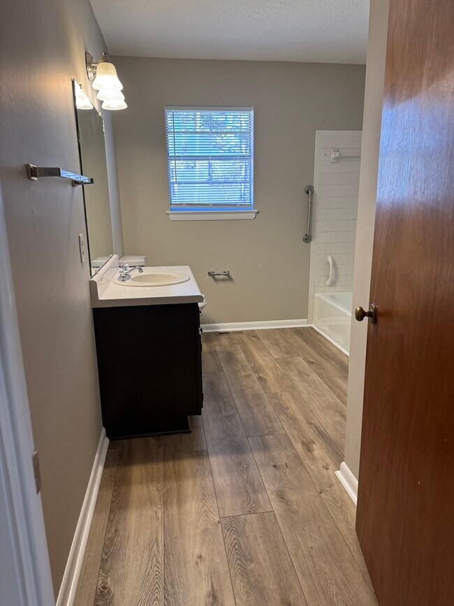 Building Photo - 1077 Bandy Ln