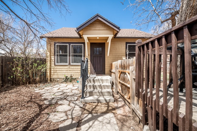 Primary Photo - 1214 N Wahsatch Ave