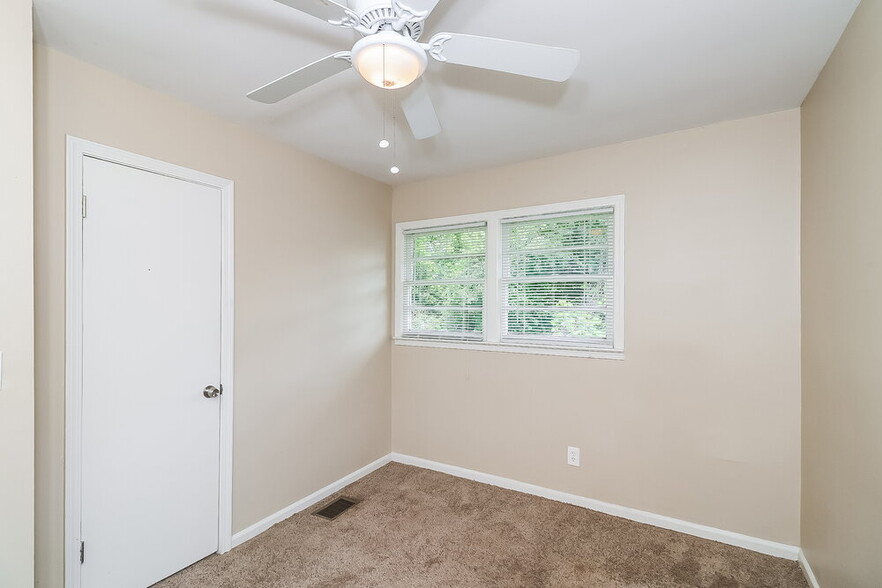 Building Photo - 3301 Howell Cir