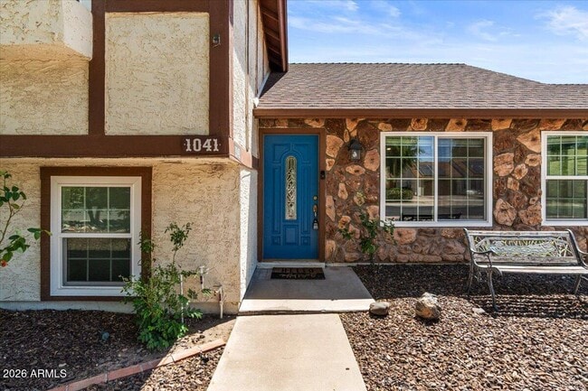 Building Photo - 1041 E Kristal Way