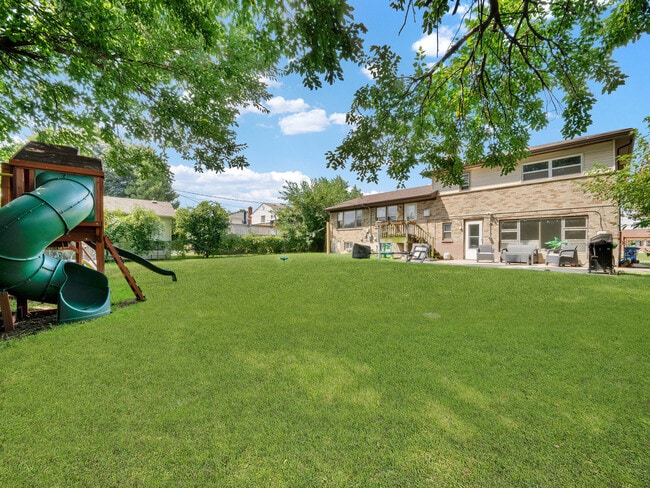 Building Photo - 1631 Clay Ct