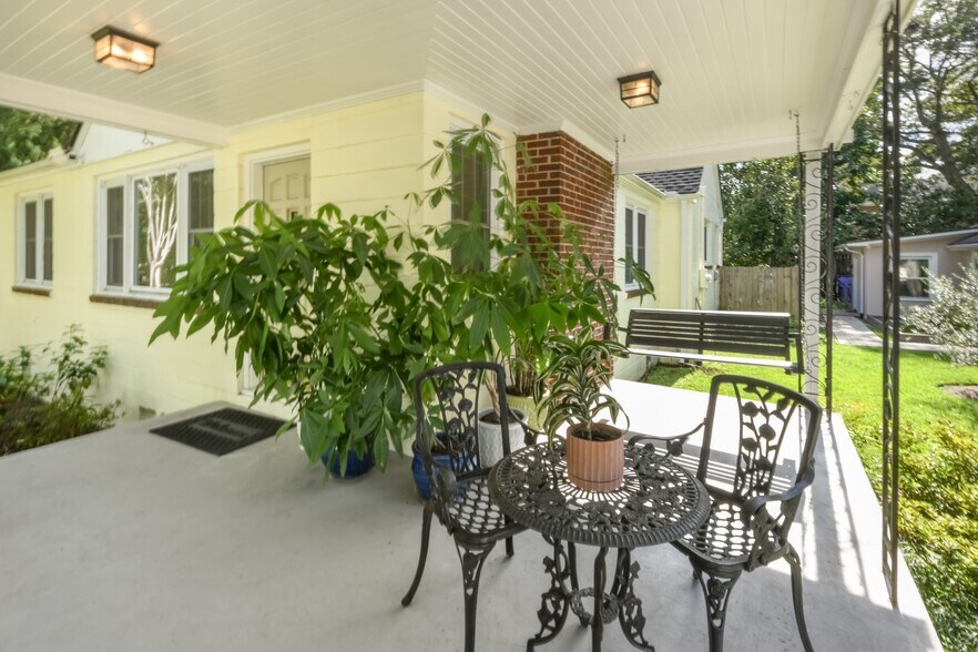 Building Photo - 29 Oak Forest Dr