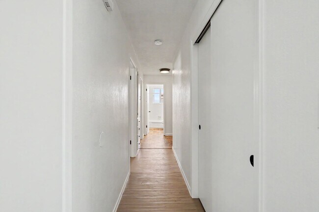 Building Photo - 2519-2521 Hyde Ct SE