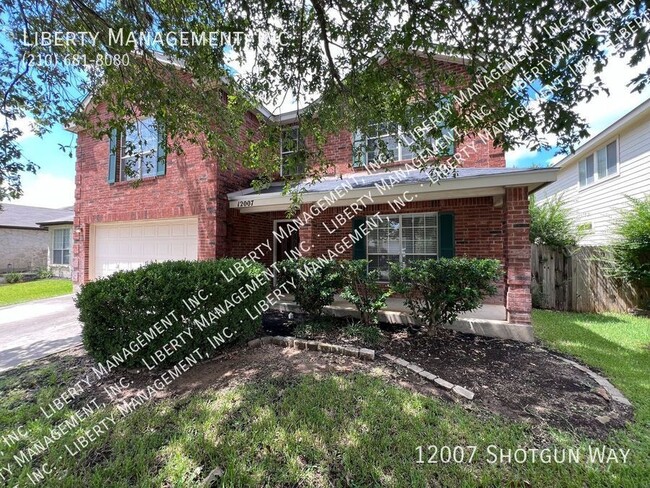 Building Photo - Spacious 3 Bed 2.5 Bath Home in Gated Comm...