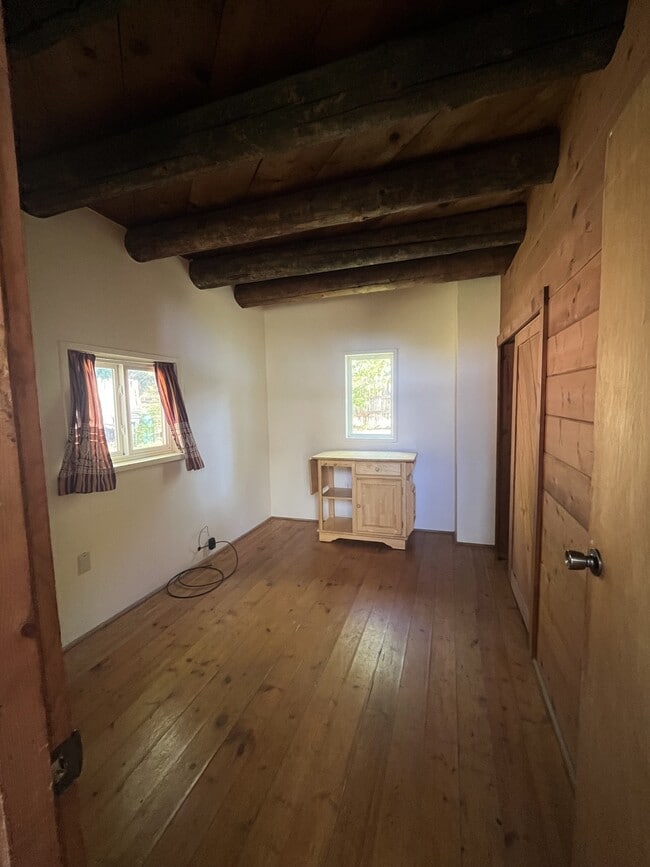 Building Photo - 507 Upper Ranchitos Rd