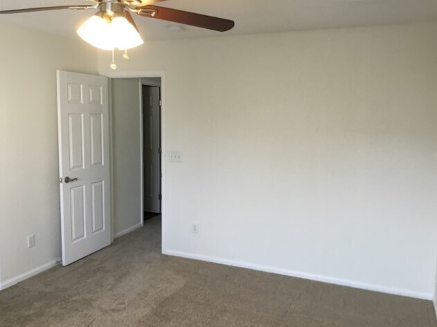 Building Photo - 5046 Pelican St