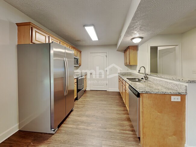 Building Photo - 2049 Aberdeen Cir