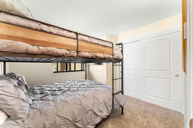 Building Photo - 807 Alder Ave