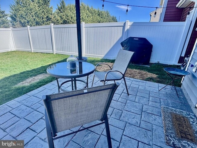 Building Photo - 576 Thumper Dr