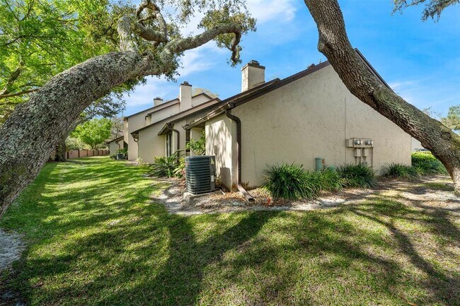 Building Photo - 123 Golf Club Dr