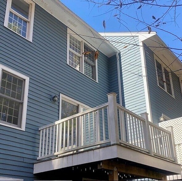 Building Photo - 11 Laurelwood Dr