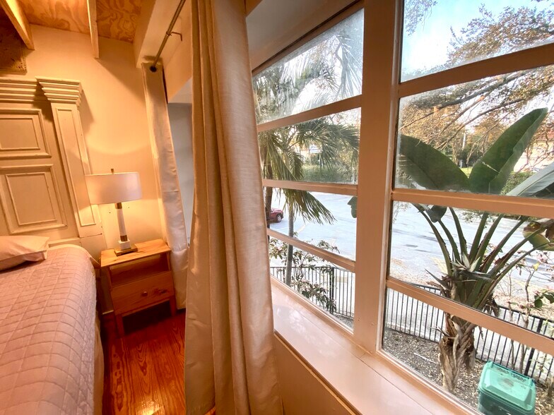 Building Photo - 500 NE 62nd St