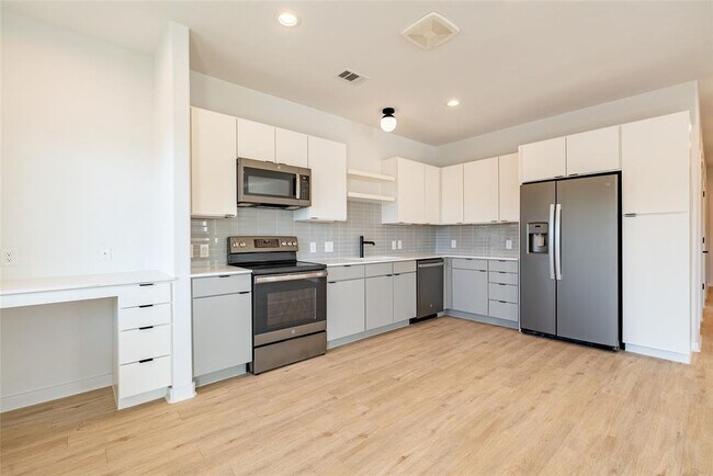 Building Photo - 100 Mockingbird Ln W