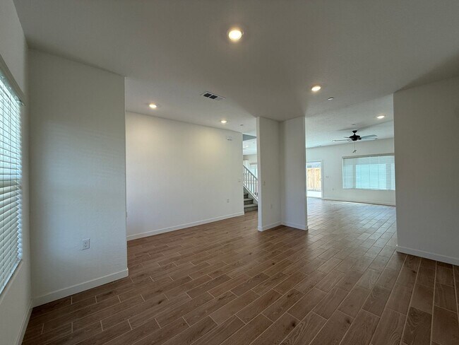Building Photo - Brand new stunning 4-bedroom, 2.5-bathroom home in the desirable Clovis, CA