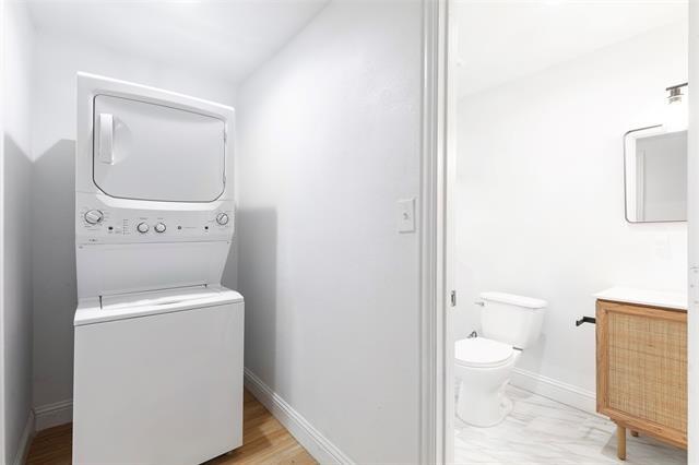 Building Photo - 8633 Westglen Dr