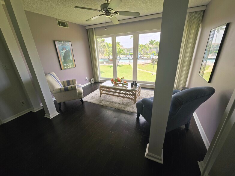 Building Photo - 160 Palm Dr