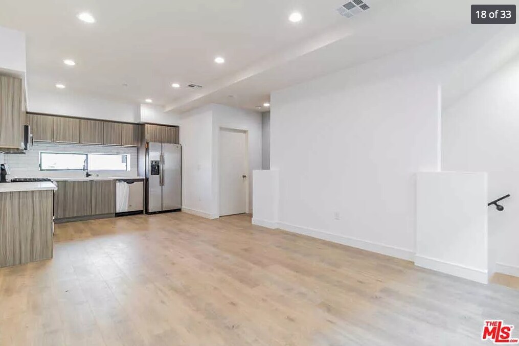 Building Photo - 412 N Ardmore Ave