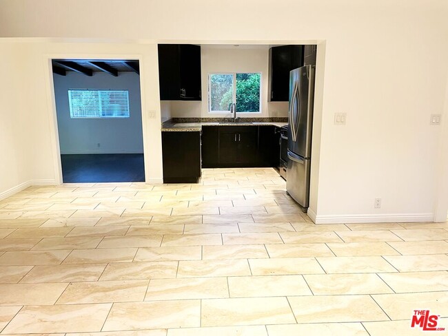 Building Photo - 14744 Magnolia Blvd