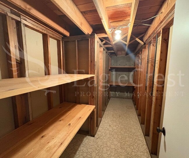 Building Photo - Three Bedroom, Two Bathroom House plus bon...