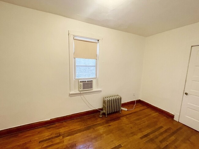 Building Photo - 2642 N Springfield Ave