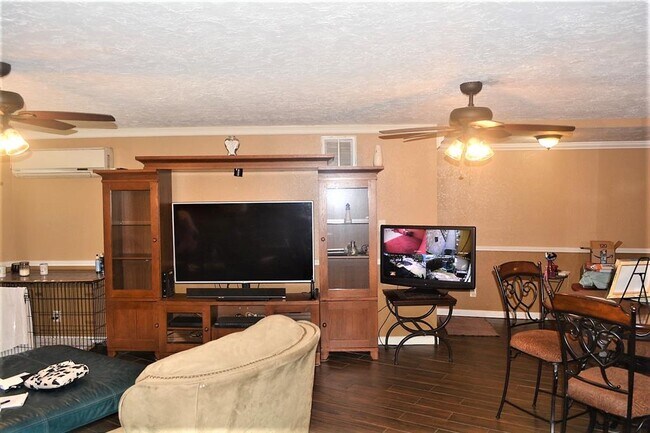 Building Photo - 12542 Wrenthorpe Dr