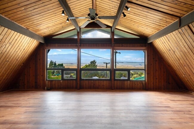 Building Photo - 3 Bedroom / 2 Bath Pet Friendly Home In Waimea!