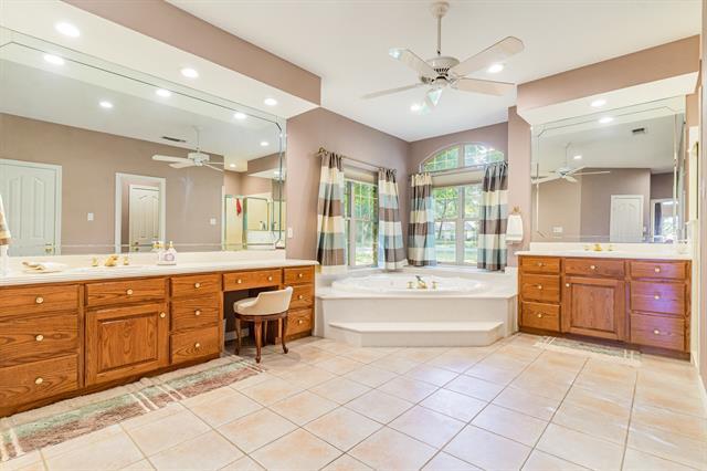 Building Photo - 355 Beachside Dr