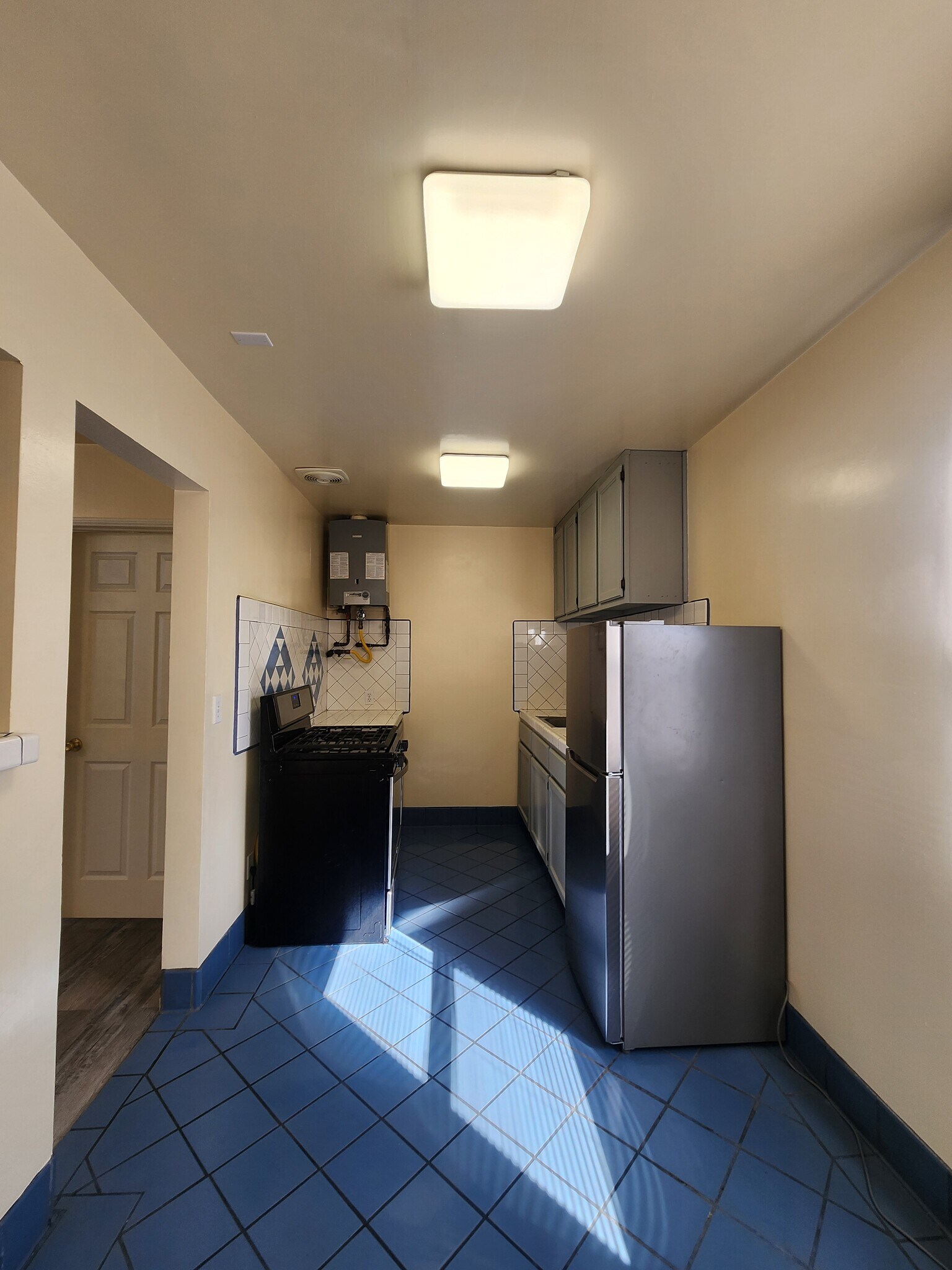 Building Photo - 1450 W 220th St