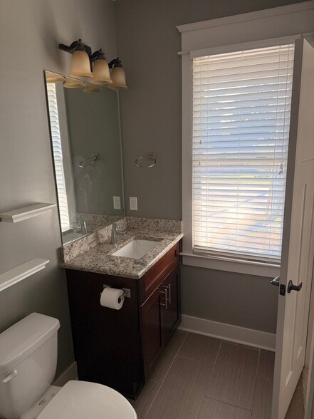 Building Photo - 414 Acklen Park Dr