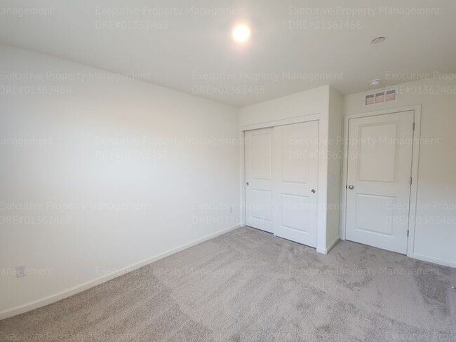 Building Photo - Newly constructed 4 bedroom/ 3 bathroom co...