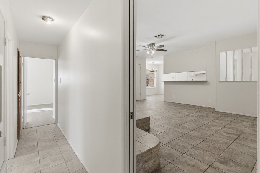 Building Photo - 5922 Moon Dance St