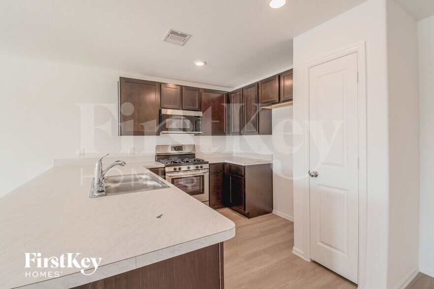 Building Photo - 453 Maple Bnd Ln