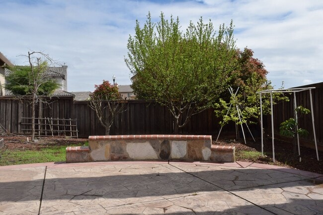 Building Photo - Coming Soon! Spacious Single-Story Home for Lease in Lathrop!