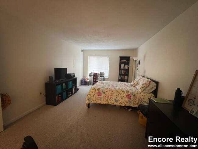 Building Photo - 345 Franklin St