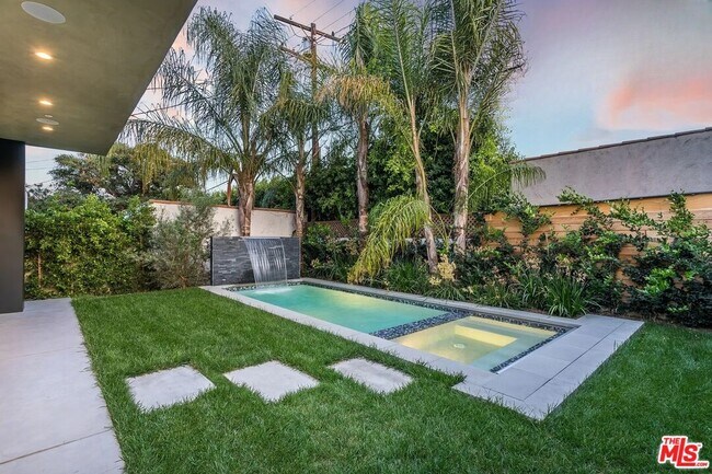 Building Photo - 8932 Dorrington Ave