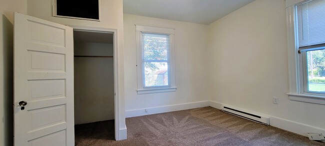 Building Photo - Bungalow in Manchester Heights with tons o...