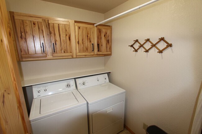 Building Photo - Peaceful Kachina Village Home | Backs National Forest + A/C
