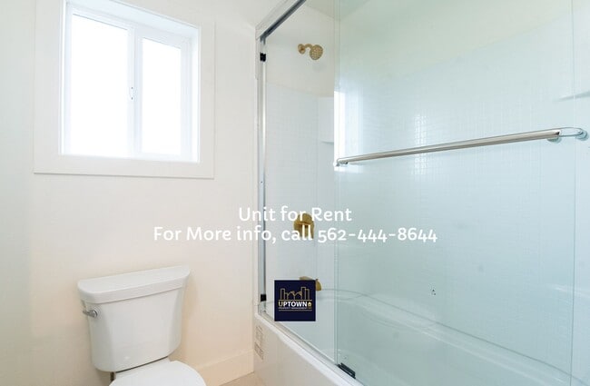 Building Photo - Townhome - 3 Bedrooms / 2 Baths - Cudahy