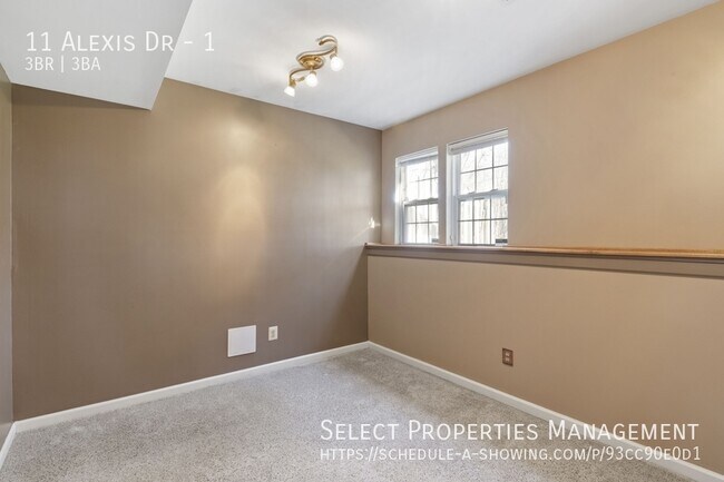 Building Photo - 11 Alexis Dr