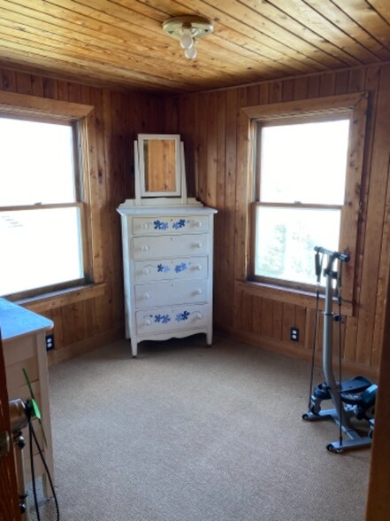 Building Photo - 5208 N Va Dare Trail