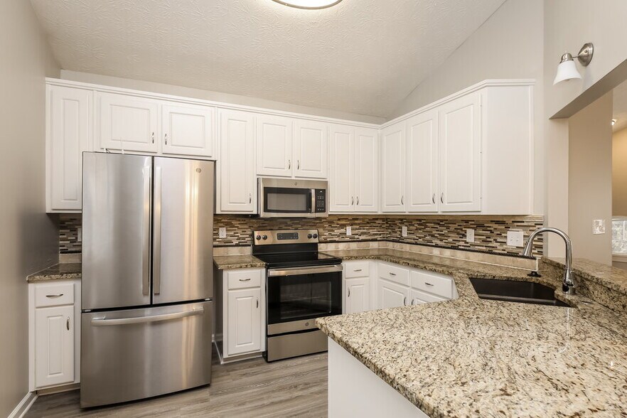Building Photo - 1030 Sycamore Summit